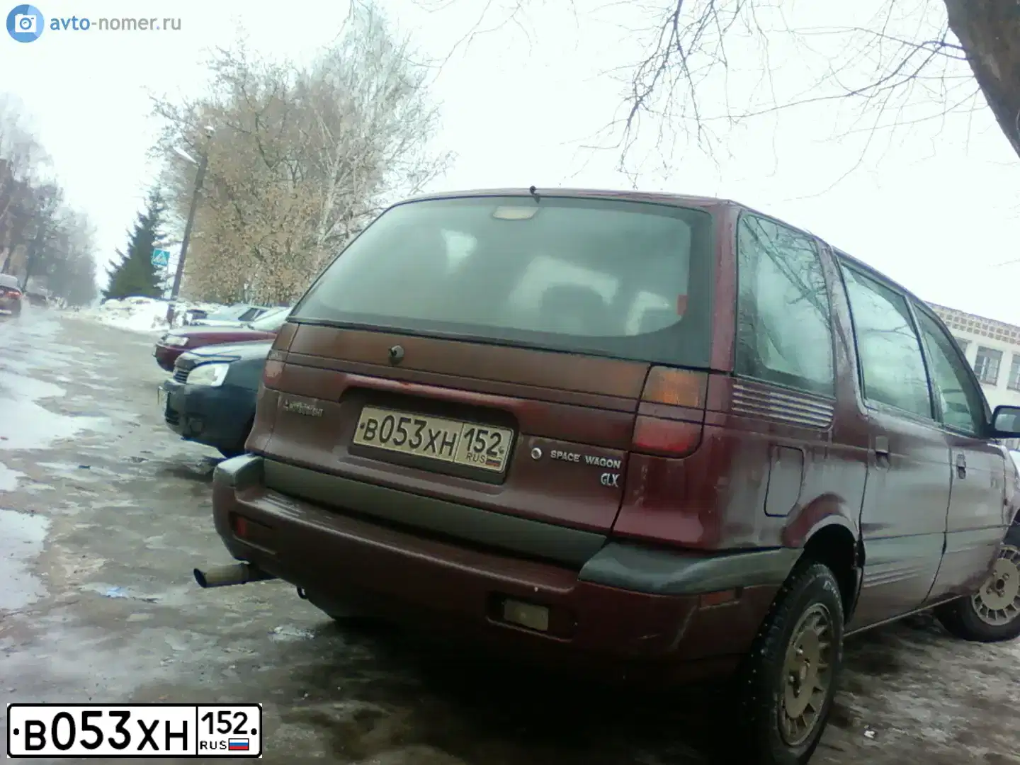 Фото автомобиля MITSUBISHI SPACE WAGON, 1991 — госномер М263СВ13. Цвет: Красный