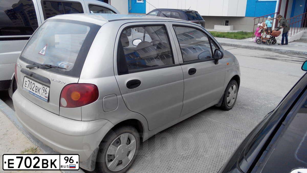 Фото автомобиля DAEWOO MATIZ, 2006 — госномер Е702ВК96. Цвет: Серебристый