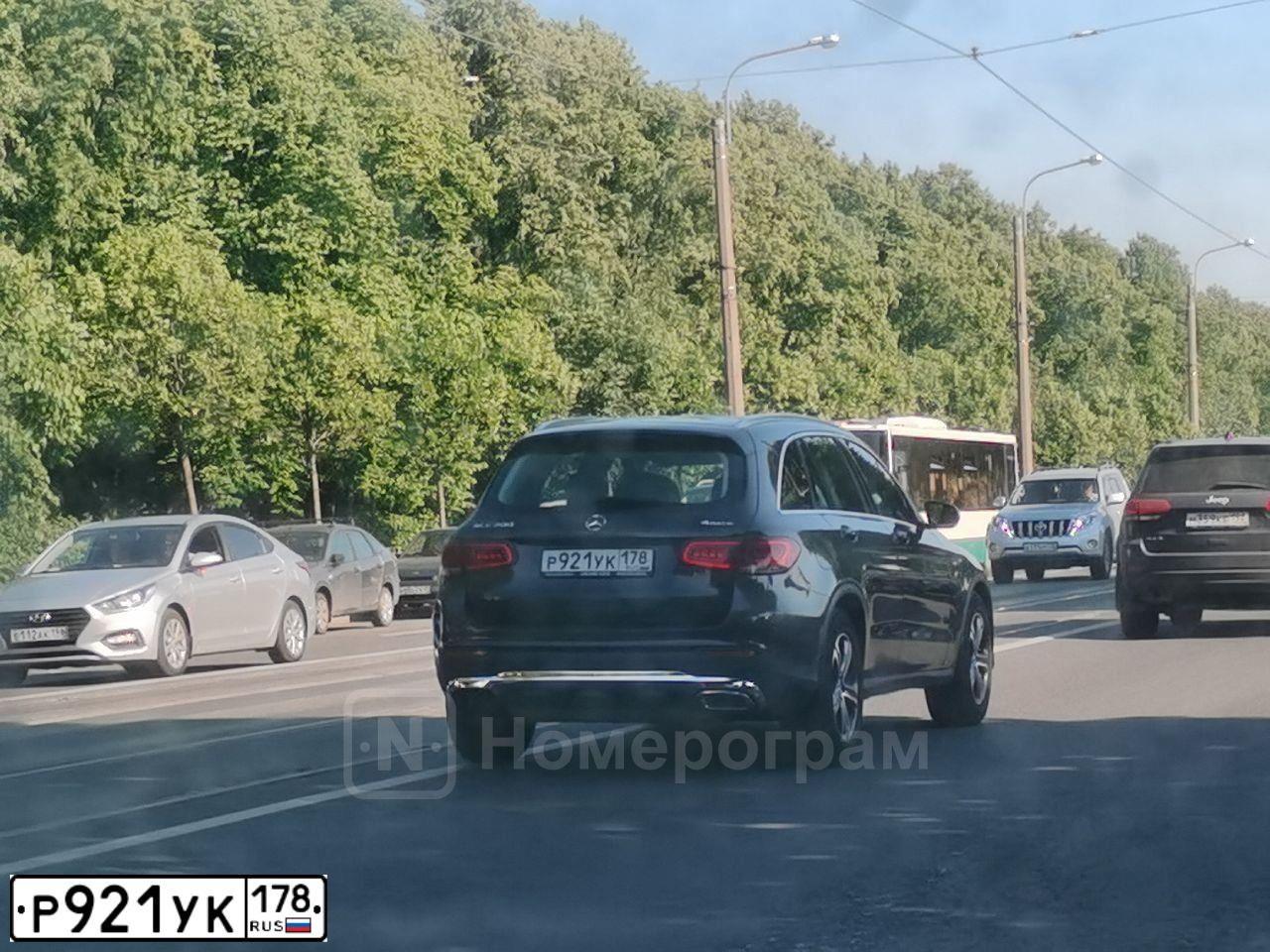 Фото автомобиля MERCEDES C-KLASSE, 2014 — госномер М007АХ198. Цвет: Серый