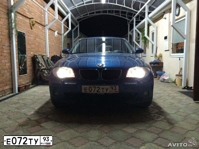 Фото автомобиля BMW SERIE 1, 2007 — госномер Е072ТУ93. Цвет: синий