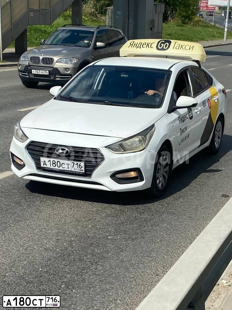 Фото автомобиля HYUNDAI SOLARIS, 2018 — госномер А180СТ716. Цвет: БЕЛЫЙ