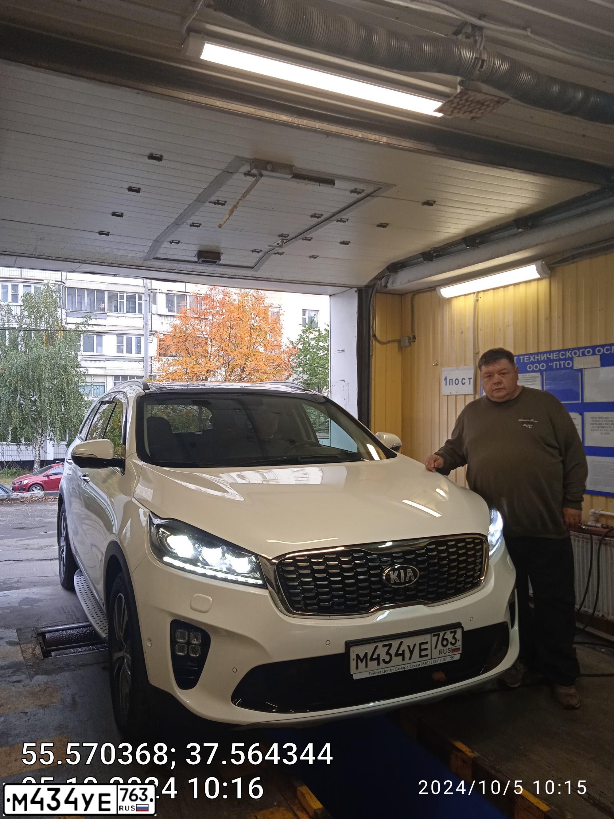 Фото автомобиля KIA SORENTO, 2019 — госномер М434УЕ763. Цвет: Белый