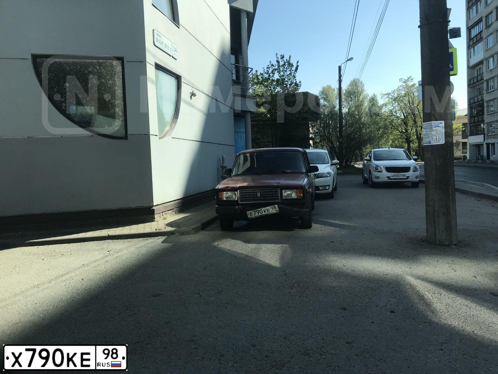 Фото автомобиля LADA 2107, 2009 — госномер Х790КЕ98. Цвет: ВИШНЕВЫЙ
