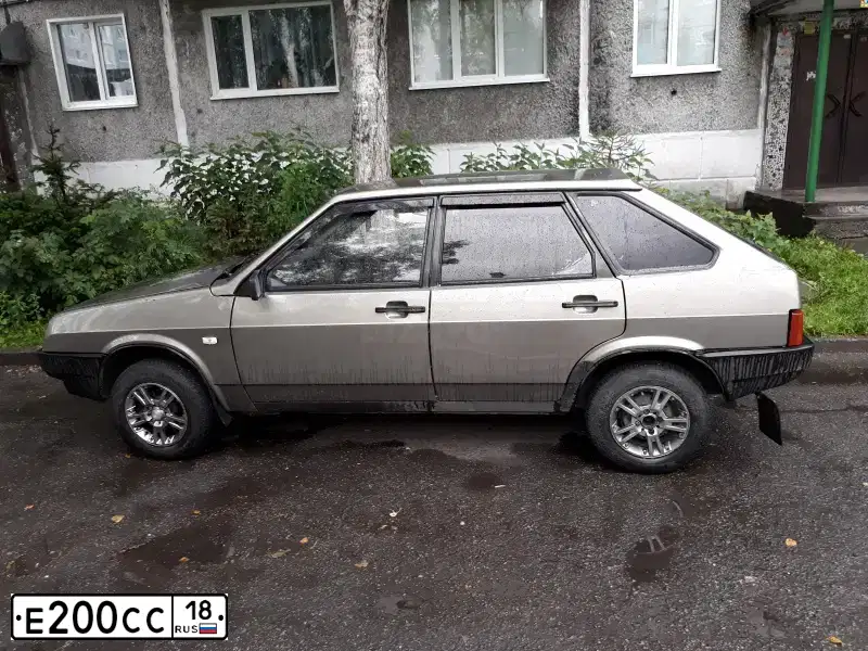 Фото автомобиля OPEL ASTRA, 2011 — госномер Е200СС18. Цвет: ЧЕРНЫЙ МЕТАЛЛИК
