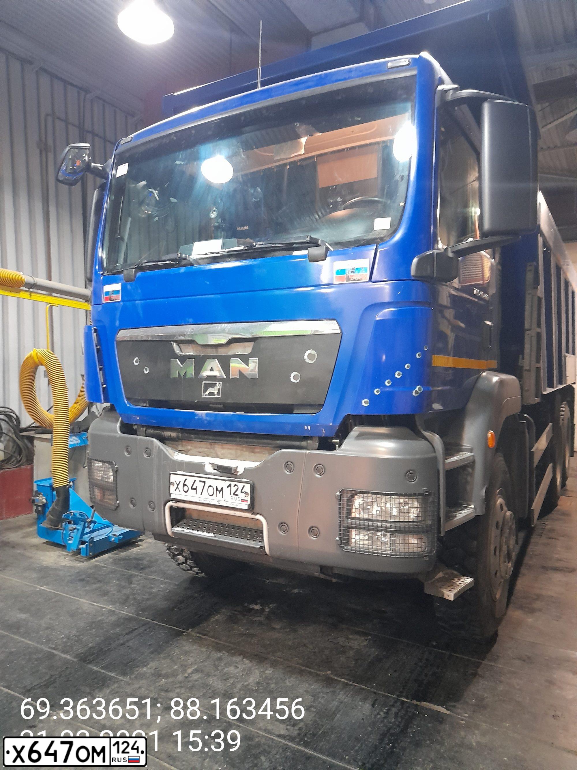 Фото автомобиля MAN TGS 40.XXX /6X6/, 2019 — госномер Х647ОМ124. Цвет: синий