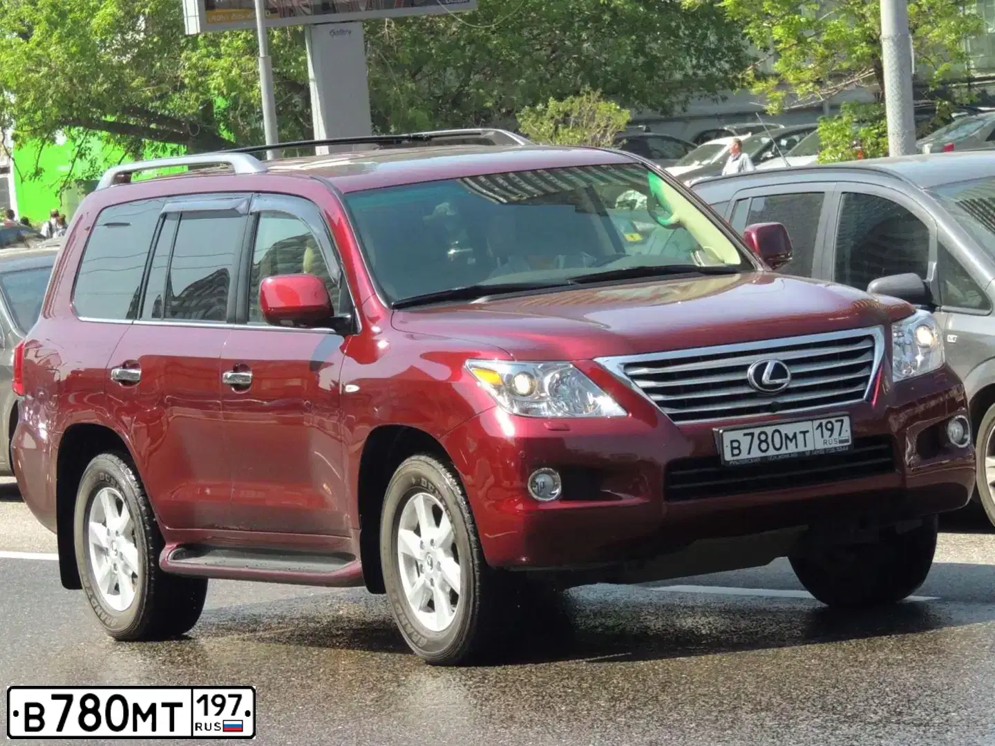 Фото автомобиля LEXUS LX570, 2011 — госномер У047МЕ138