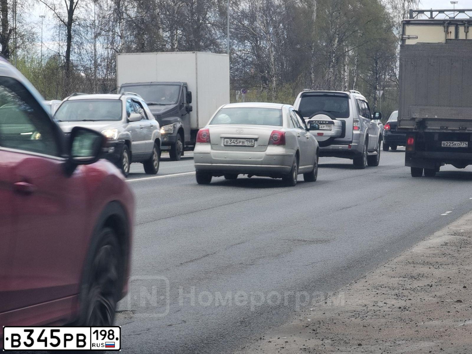 Фото автомобиля TOYOTA AVENSIS, 2006 — госномер Е455ММ11. Цвет: Серебристый