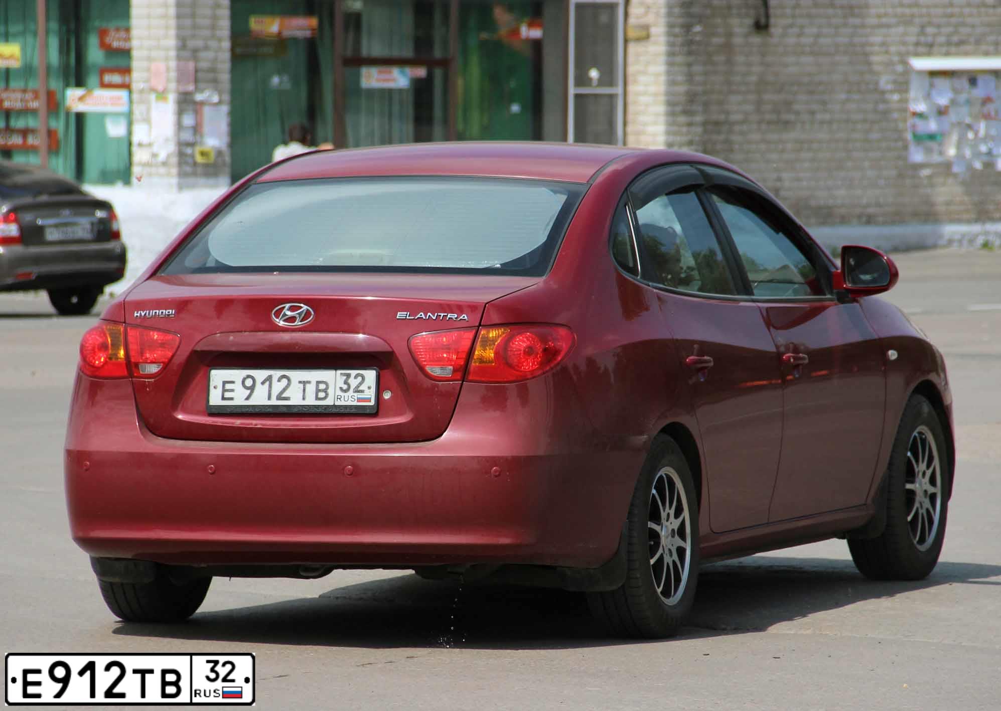 Фото автомобиля HYUNDAI ELANTRA, 2007 — госномер Е912ТВ32. Цвет: КРАСНЫЙ