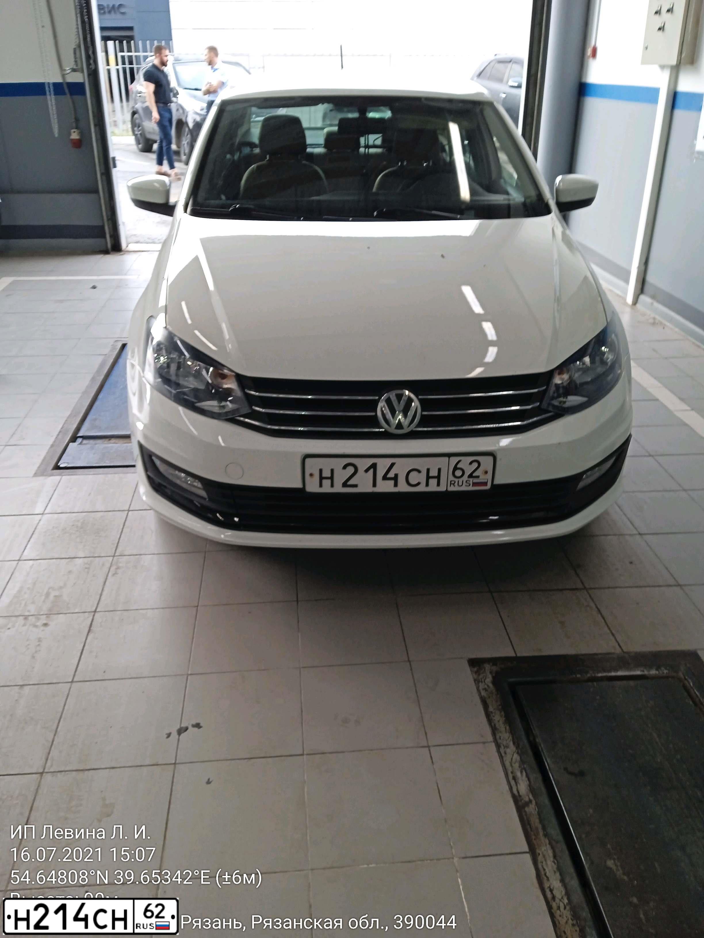 Фото автомобиля VOLKSWAGEN POLO, 2015 — госномер О818ТХ62. Цвет: Белый