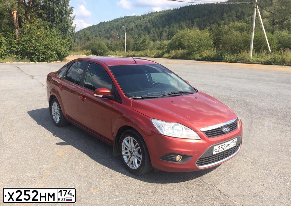 Фото автомобиля FORD FOCUS, 2008 — госномер Х252НМ174. Цвет: ТЕМНО-КРАСНЫЙ