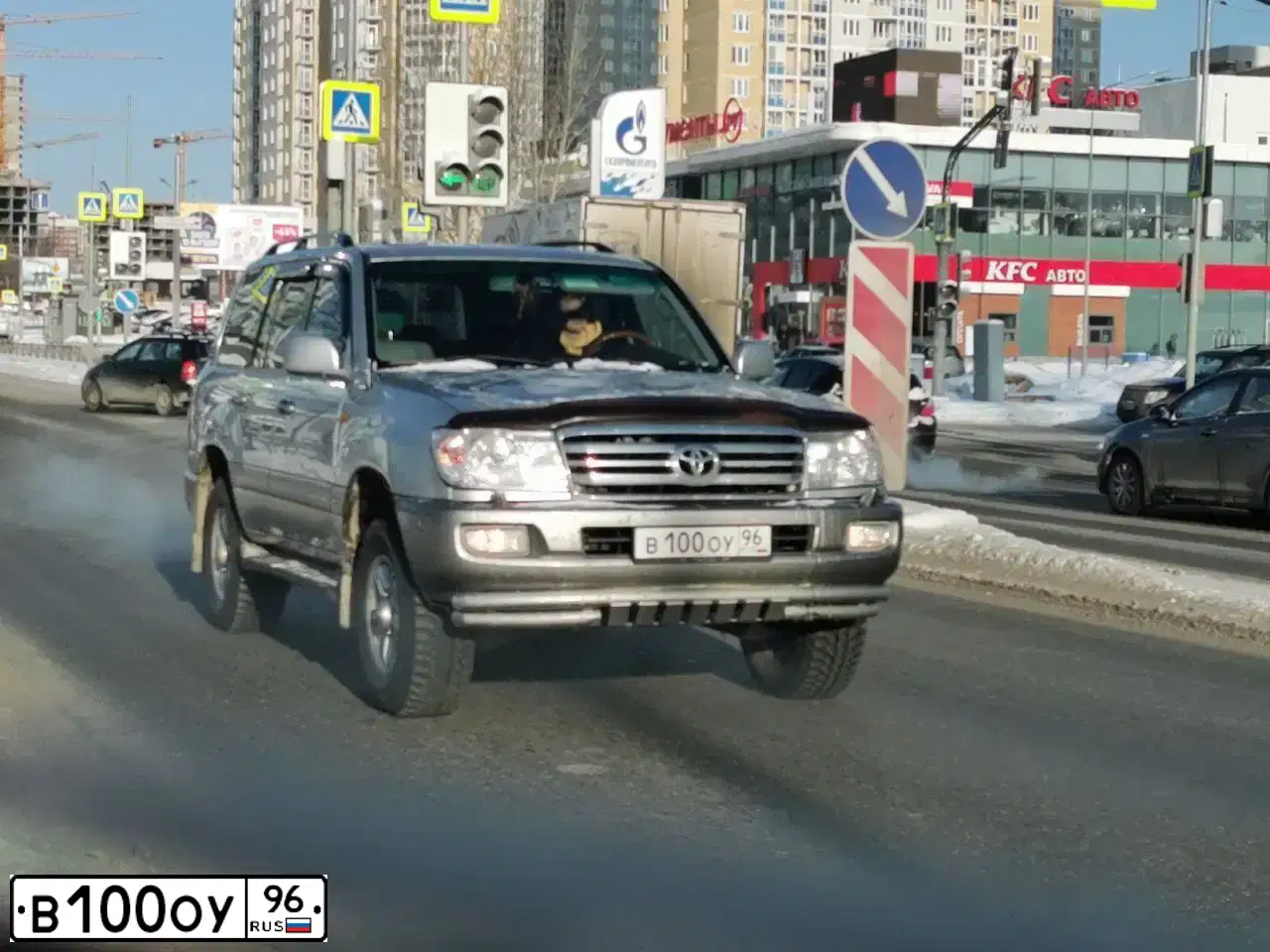 Фото автомобиля TOYOTA LANDCRUISER, 2007 — госномер В100ОУ96. Цвет: СЕРЕБРИСТЫЙ