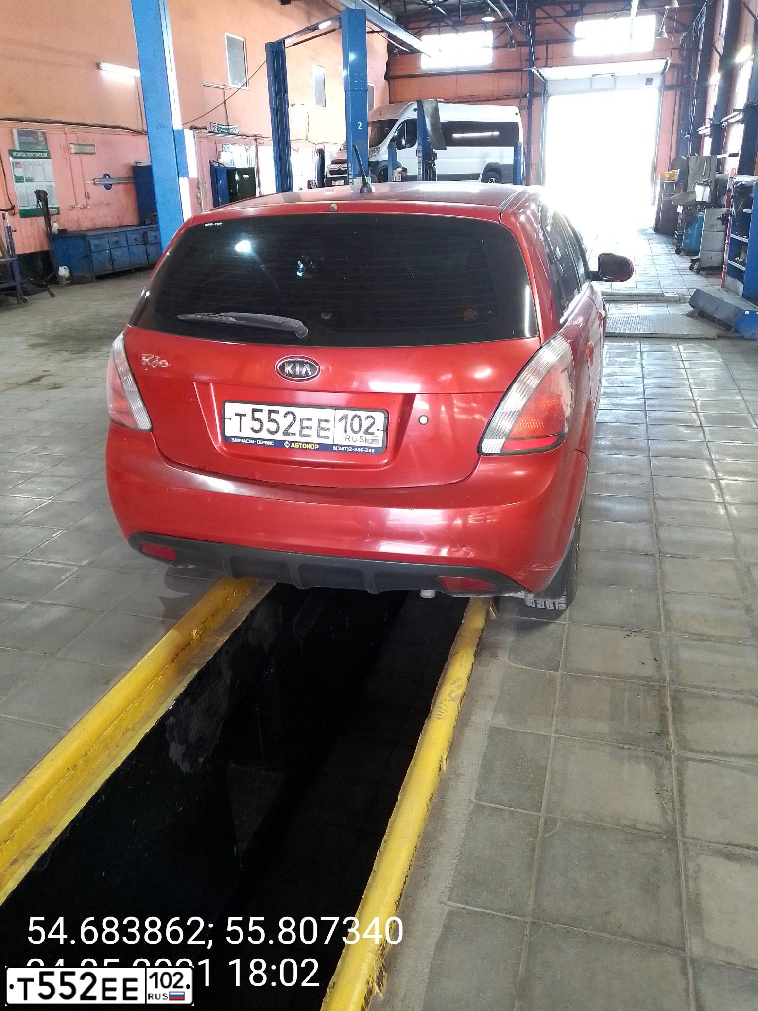 Фото автомобиля (KIA) КИА DE (JB/RIO) (КРАСНЫЙ), 2011 — госномер Т552ЕЕ102