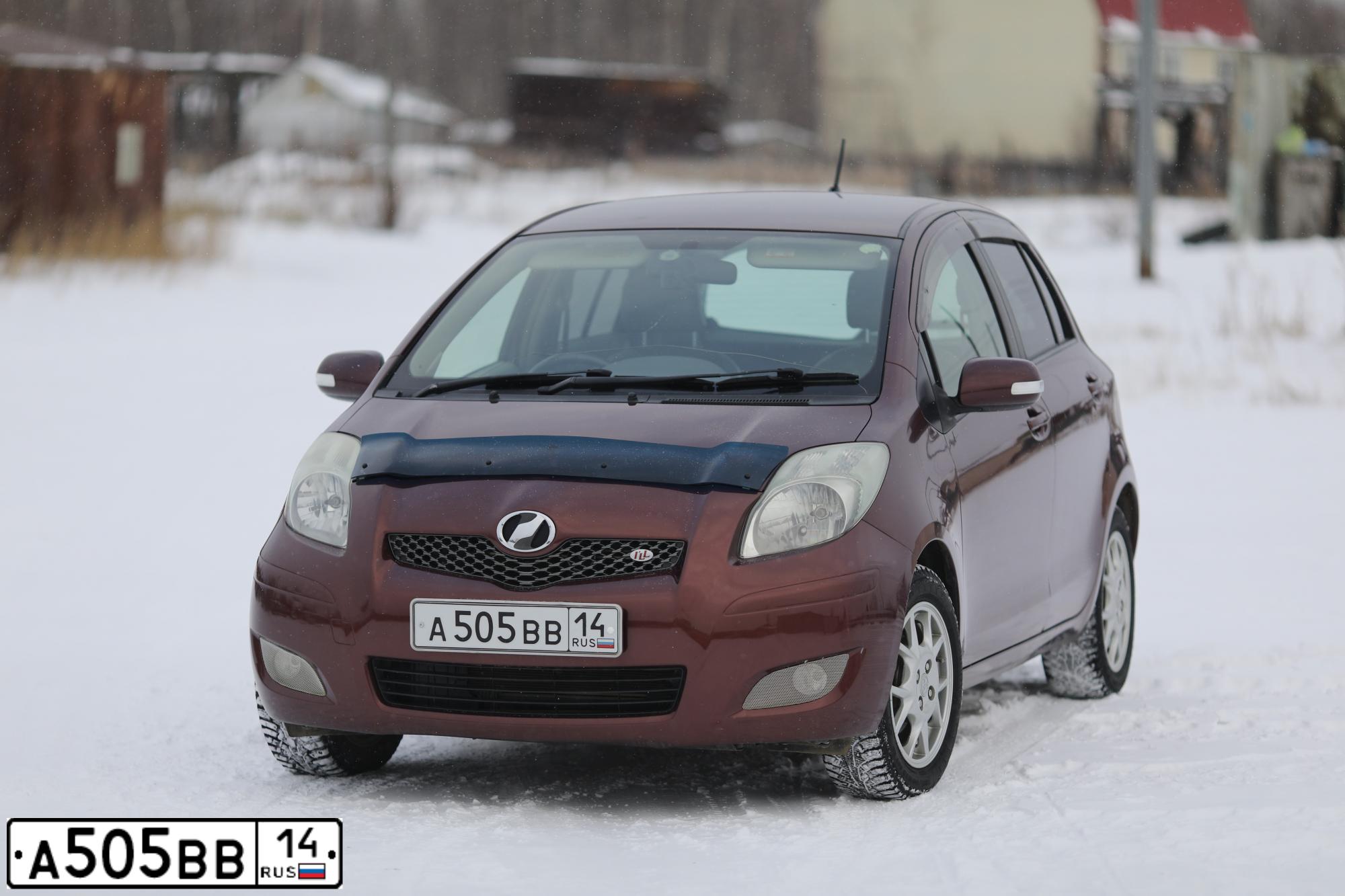 Фото автомобиля LADA 2120 NADESHDA, 2002 — госномер А505ВВ14. Цвет: Темно-зеленый