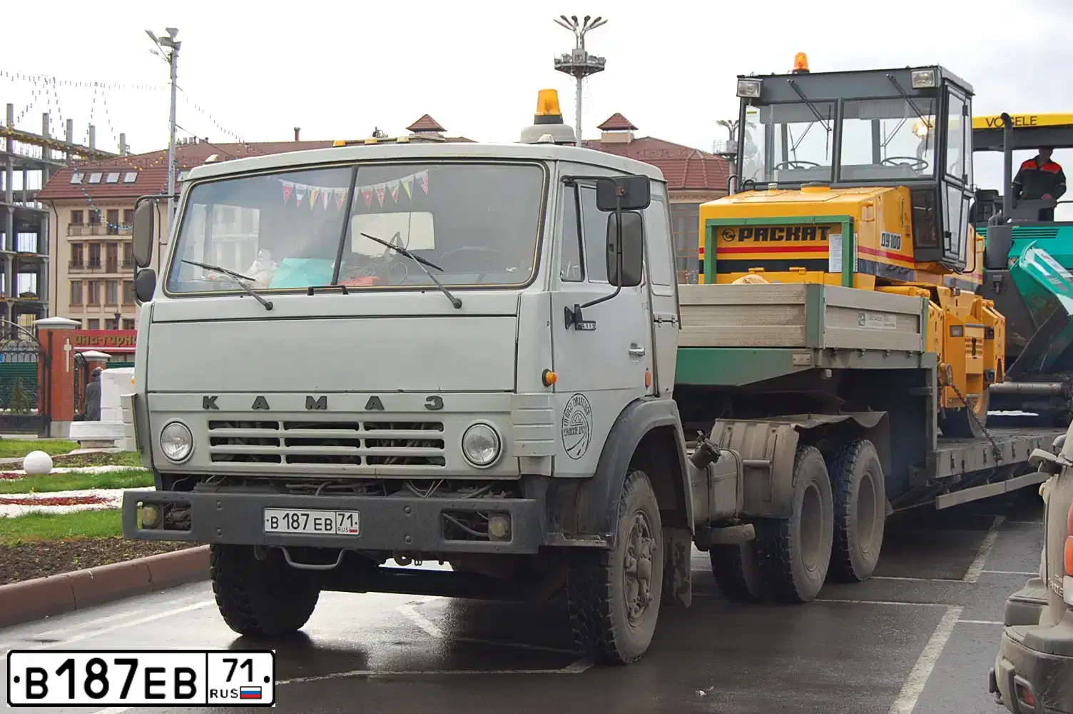 Фото автомобиля KAMAZ 54112 /6X4/, 1999 — госномер В187ЕВ71. Цвет: СВ.ДЫМКА