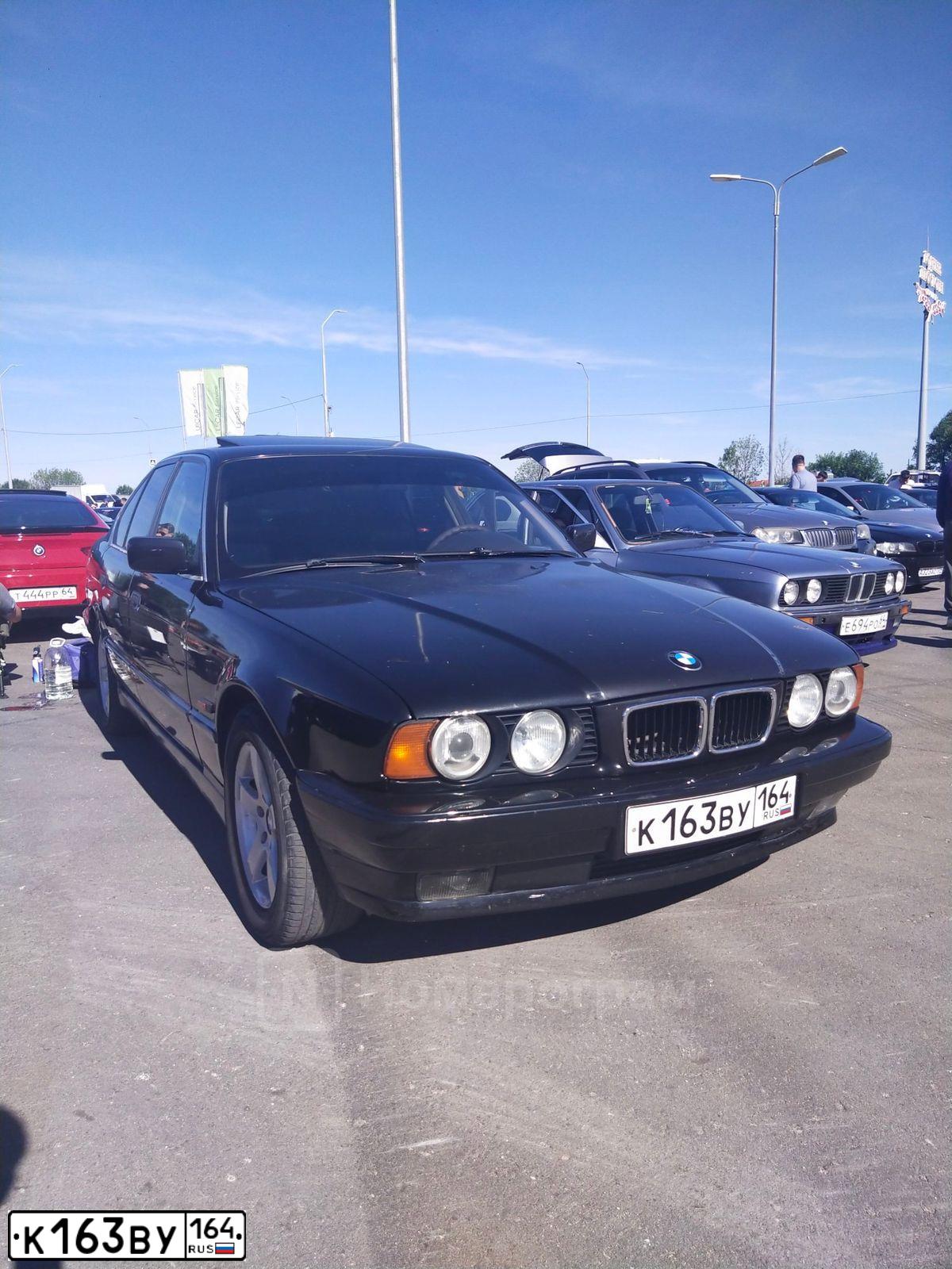Фото автомобиля BMW SERIE 5, 1995 — госномер М300ЕР64. Цвет: ЧЕРНЫЙ