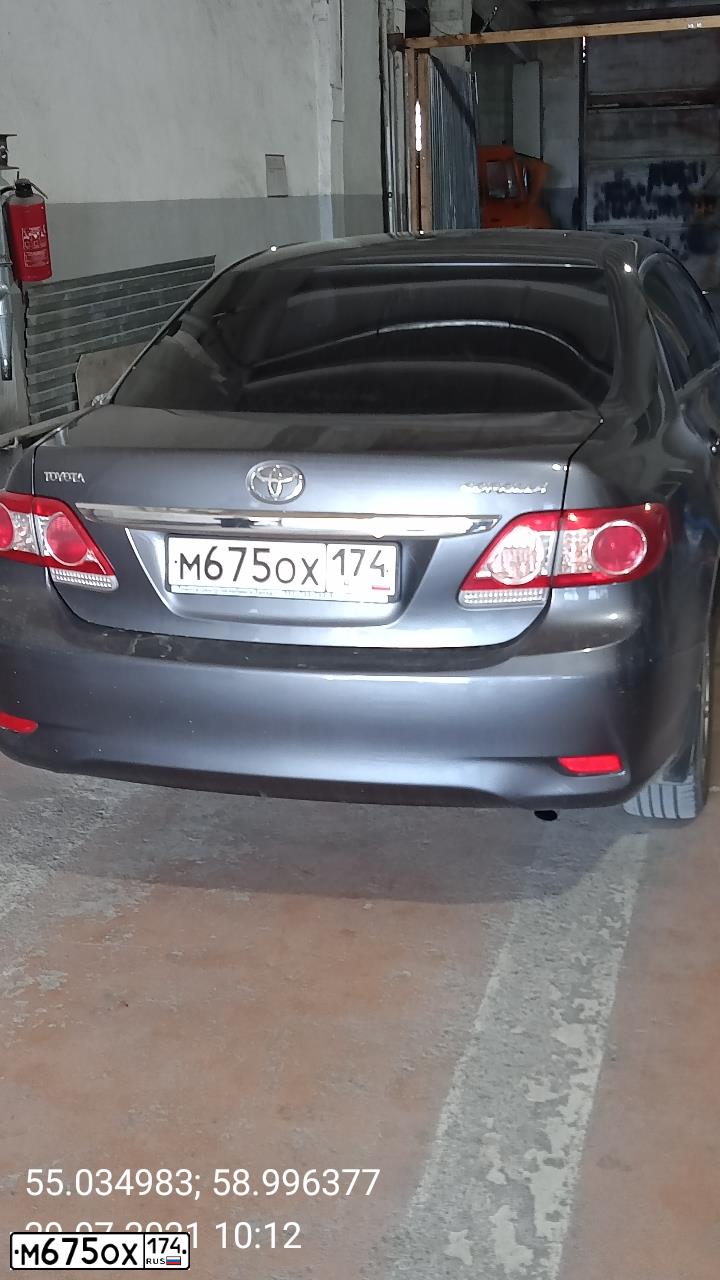 Фото автомобиля TOYOTA COROLLA, 2012 — госномер М675ОХ174. Цвет: БЕЛЫЙ