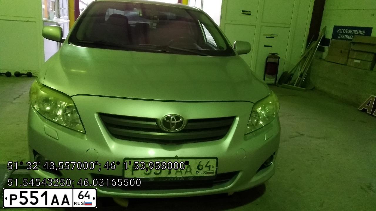 Фото автомобиля TOYOTA COROLLA, 2008 — госномер Р551АА64. Цвет: серебристый