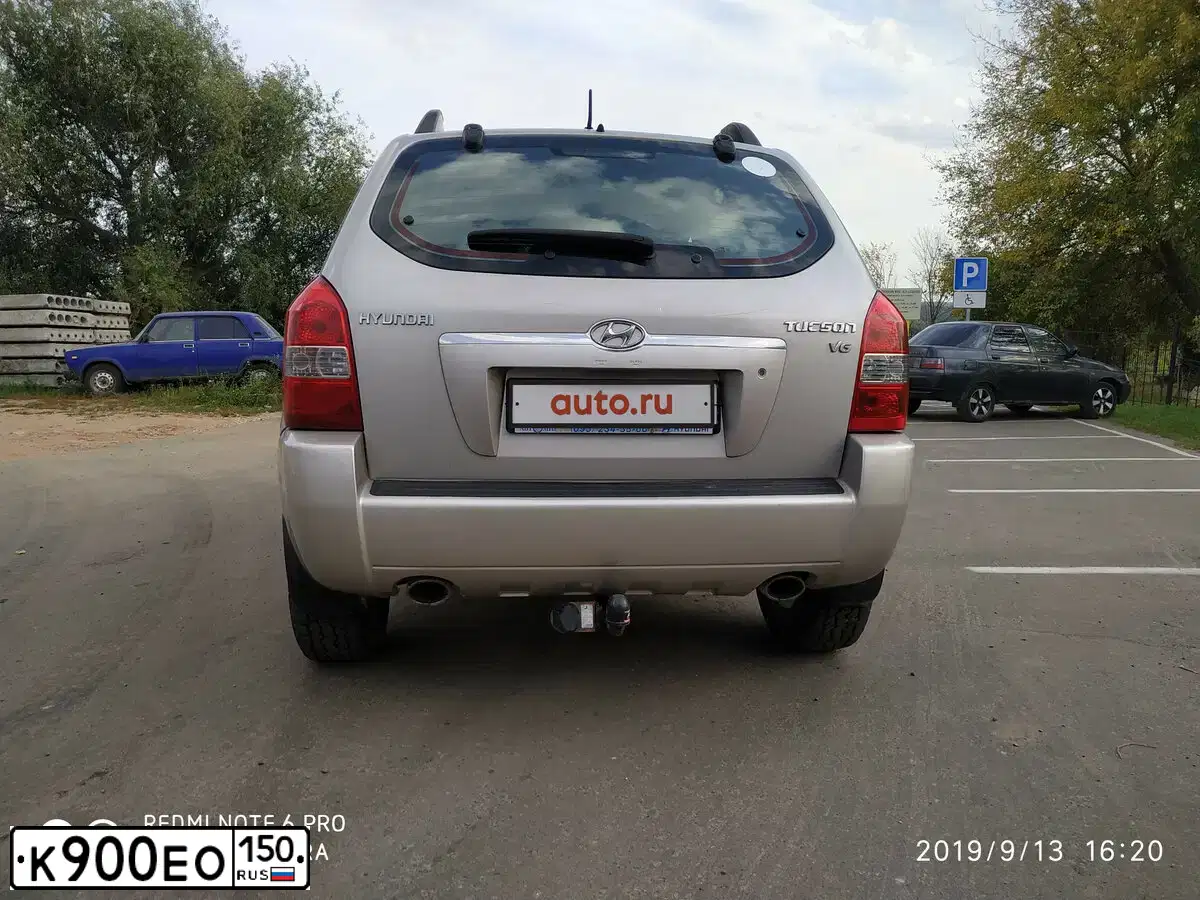 Фото автомобиля HYUNDAI TUCSON, 2005 — госномер К900ЕО150. Цвет: СЕРЫЙ
