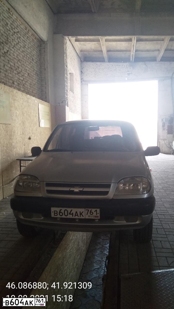 Фото автомобиля CHEVROLET T NIVA, 2005 — госномер В604АК761. Цвет: Светло-Серебристый металлик