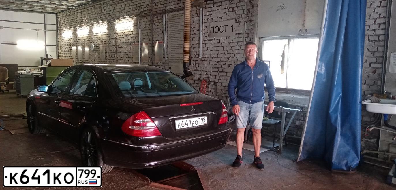 Фото автомобиля MERCEDES E-KLASSE, 2003 — госномер К641КО799. Цвет: ЧЕРНЫЙ