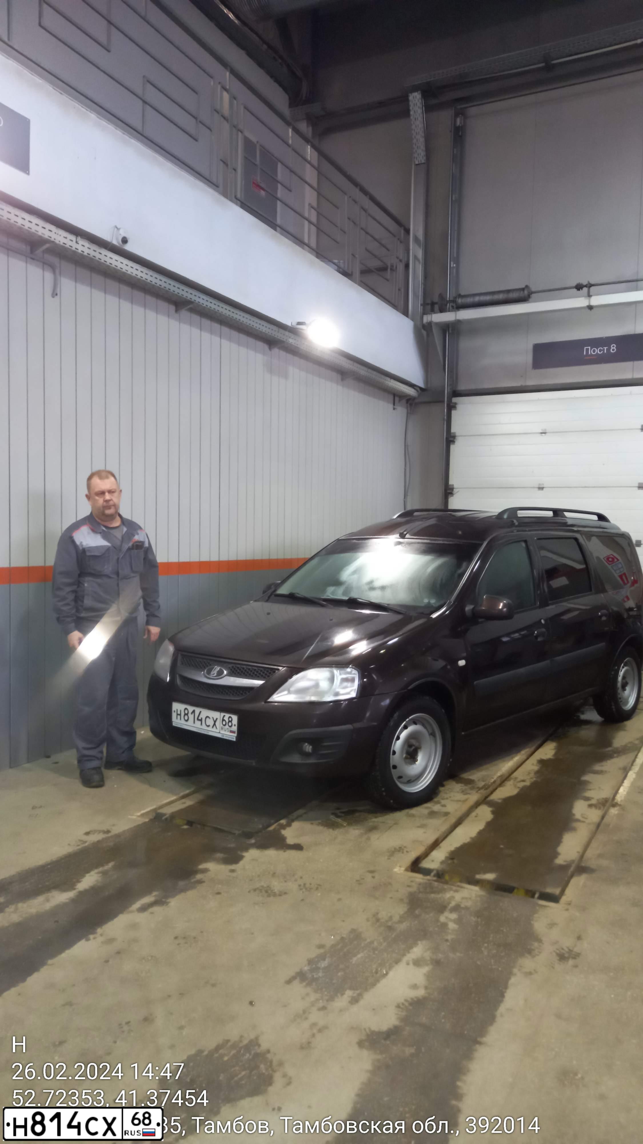 Фото автомобиля LADA LARGUS, 2014 — госномер М901МХ136. Цвет: ТЕМНО-КОРИЧНЕВЫЙ