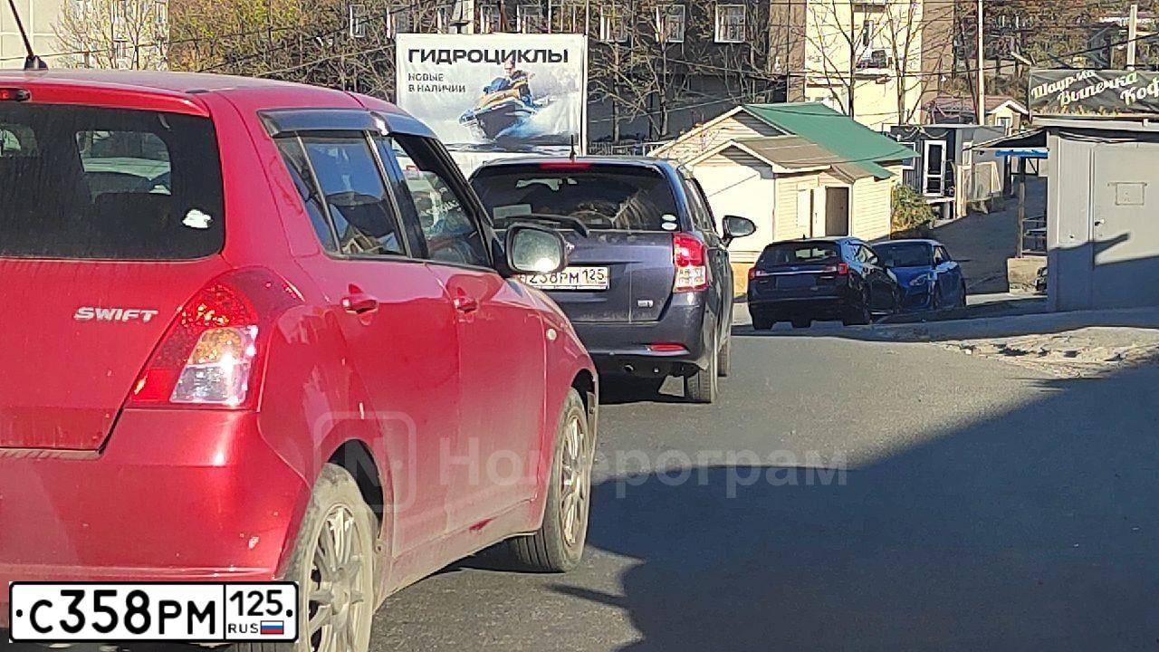 Фото автомобиля NISSAN WINGROAD NISSAN WINGROAD, 2012 — госномер С358РМ125. Цвет: Серый