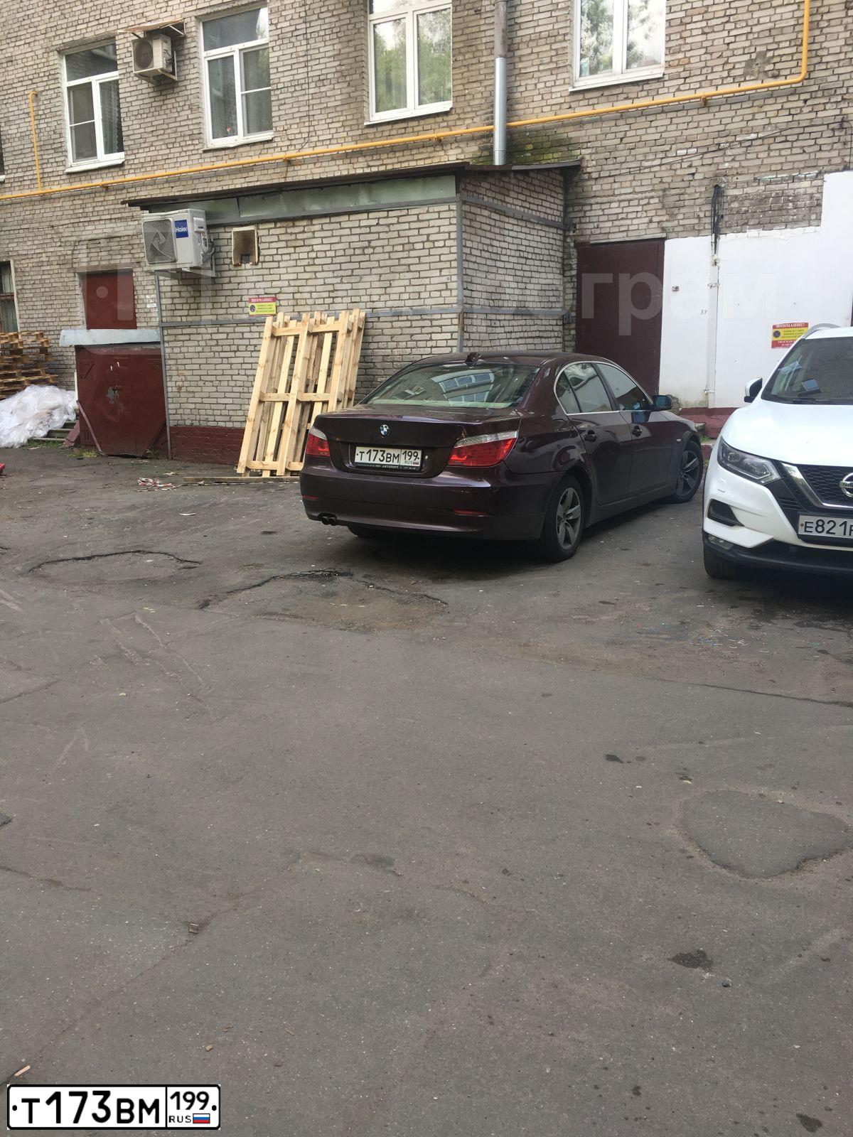 Фото автомобиля BMW SERIE 5, 2008 — госномер Т173ВМ199. Цвет: КРАСНЫЙ