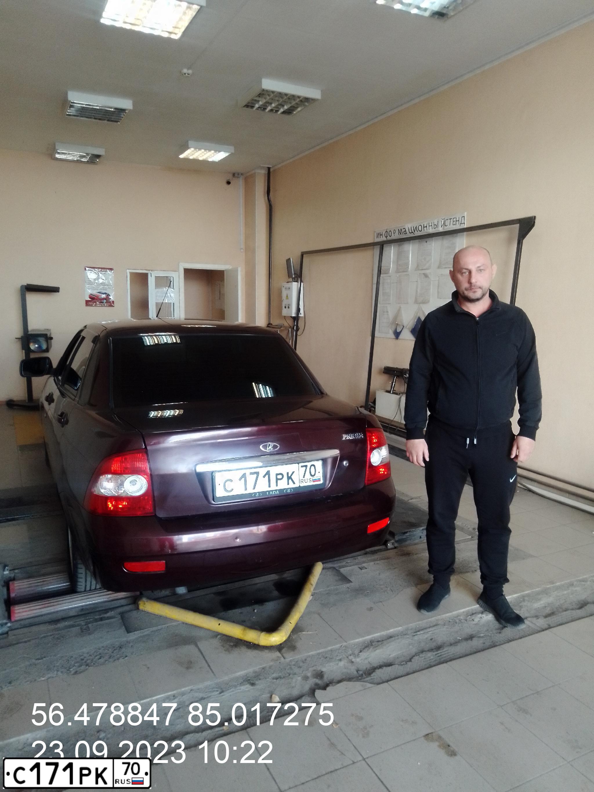Фото автомобиля LADA 2170 PRIORA, 2012 — госномер Р223СТ70. Цвет: ТЕМНО ВИШНЕВЫЙ