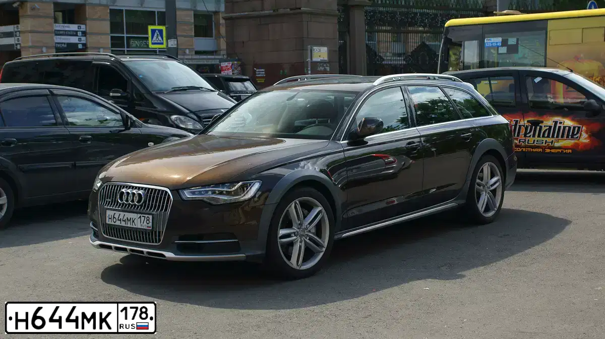 Фото автомобиля AUDI A6, 2012 — госномер А604РС777. Цвет: КОРИЧНЕВЫЙ