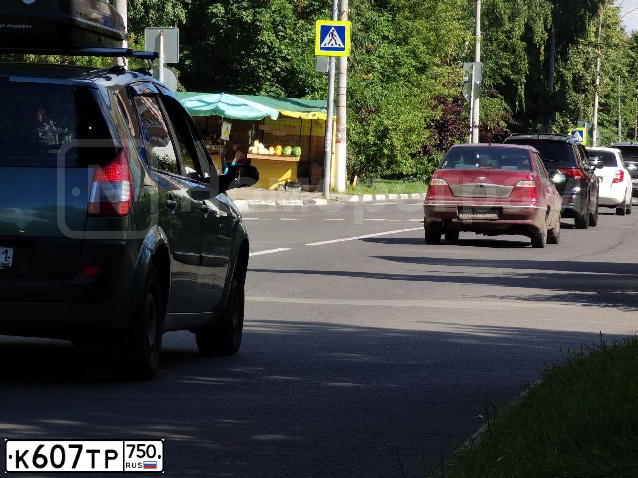 Фото автомобиля DAEWOO NEXIA, 2007 — госномер К607ТР750. Цвет: ВИШНЕВЫЙ