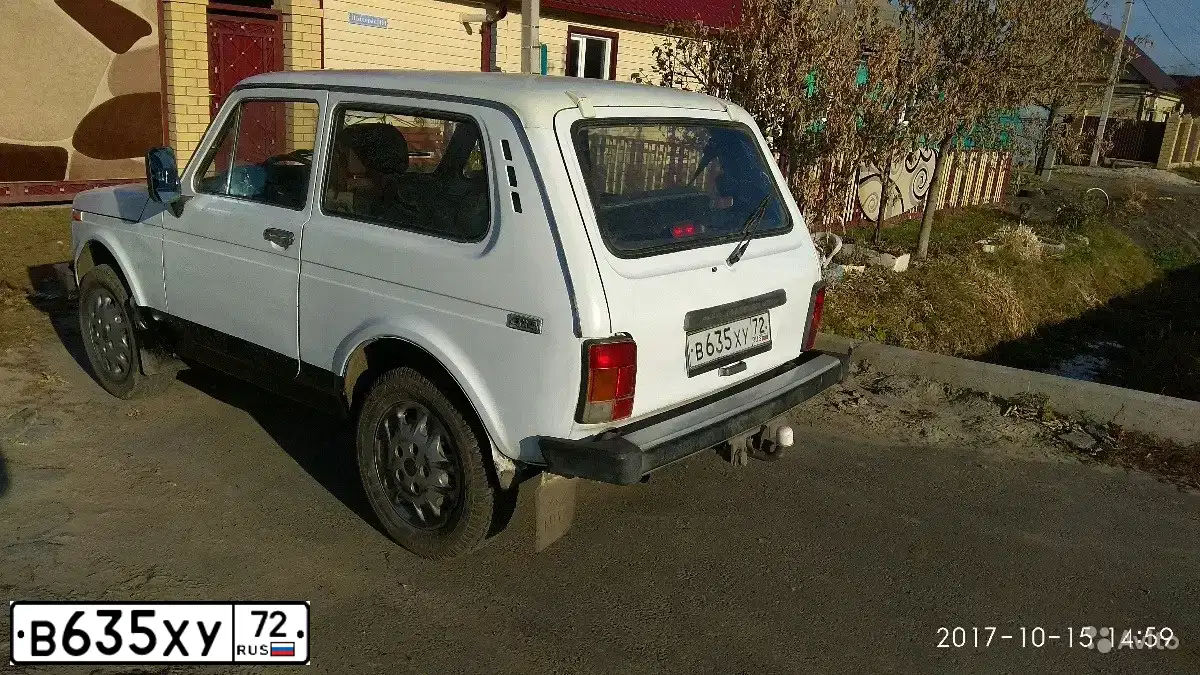 Фото автомобиля LADA 2121 NIVA, 1995 — госномер В635ХУ72. Цвет: Белый