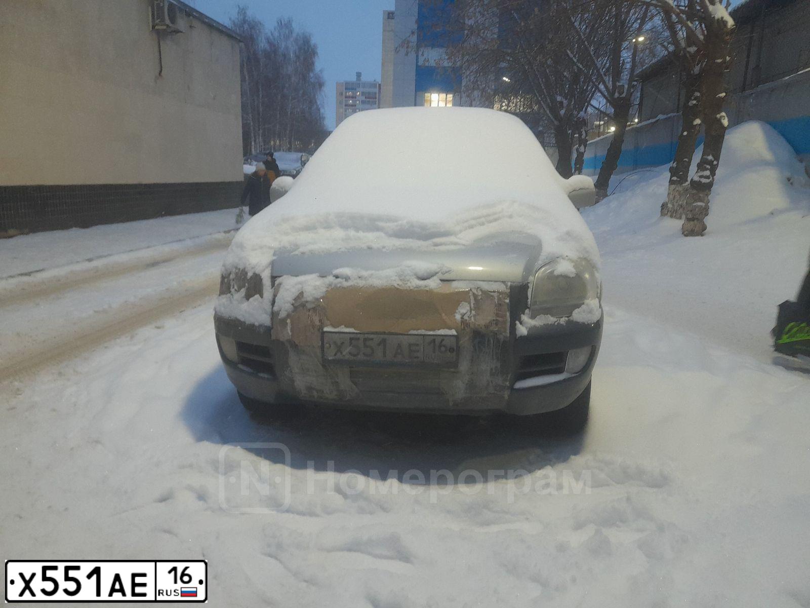 Фото автомобиля KIA SPORTAGE, 2005 — госномер Х551АЕ16. Цвет: СЕРЕБРИСТЫЙ