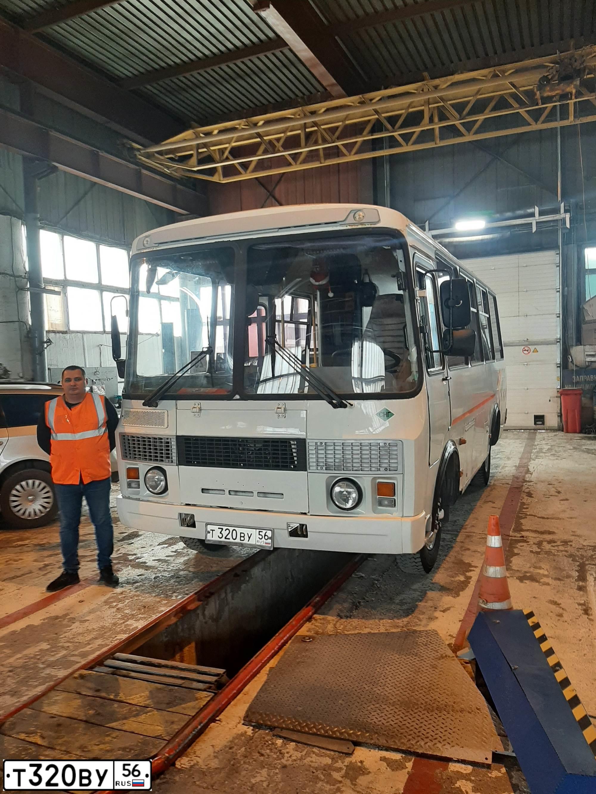 Фото автомобиля PAZ 3205, 2014 — госномер Т320ВУ56. Цвет: Белый