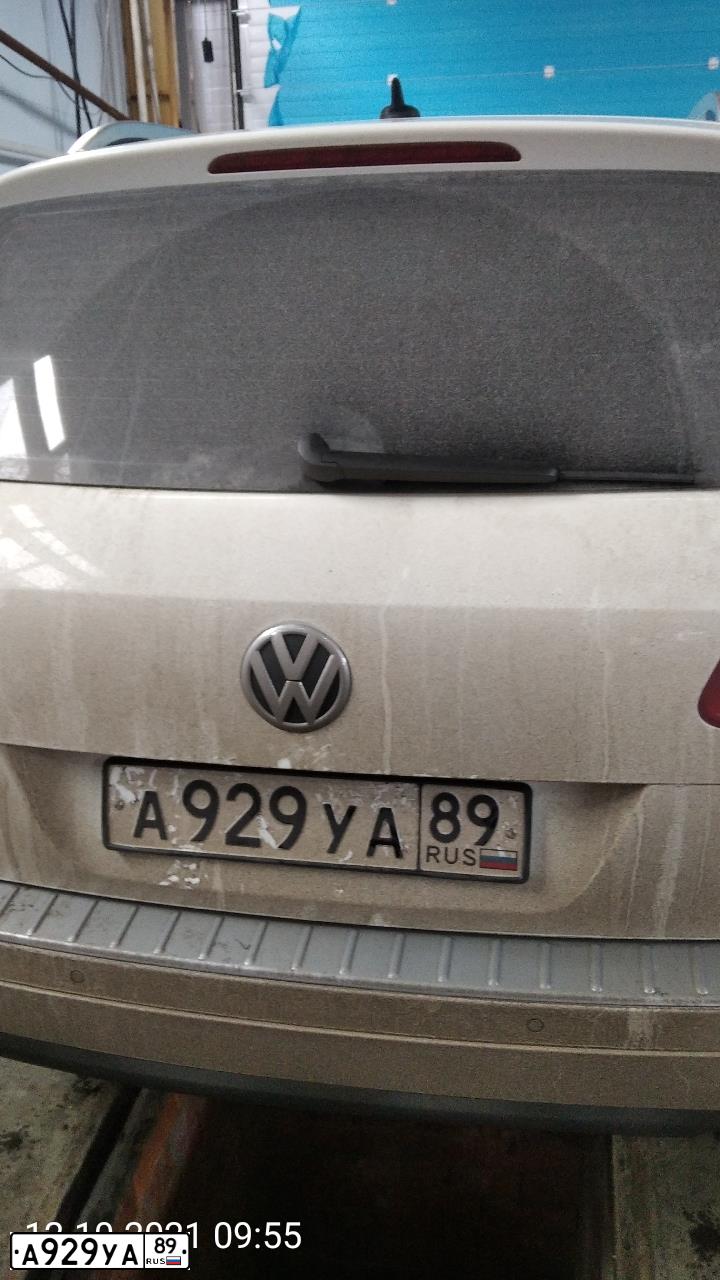 Фото автомобиля VOLKSWAGEN TOUAREG, 2013 — госномер А929УА89. Цвет: БЕЛЫЙ