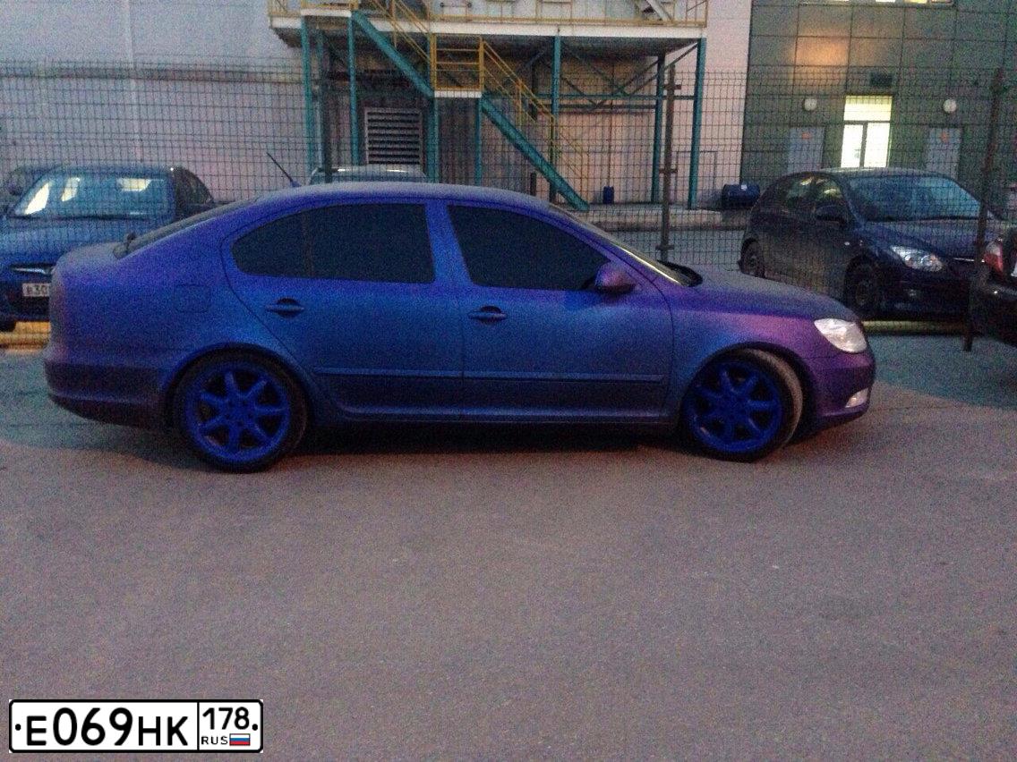 Фото автомобиля SKODA OCTAVIA, 2011 — госномер М423АТ82. Цвет: СЕРЕБРИСТЫЙ