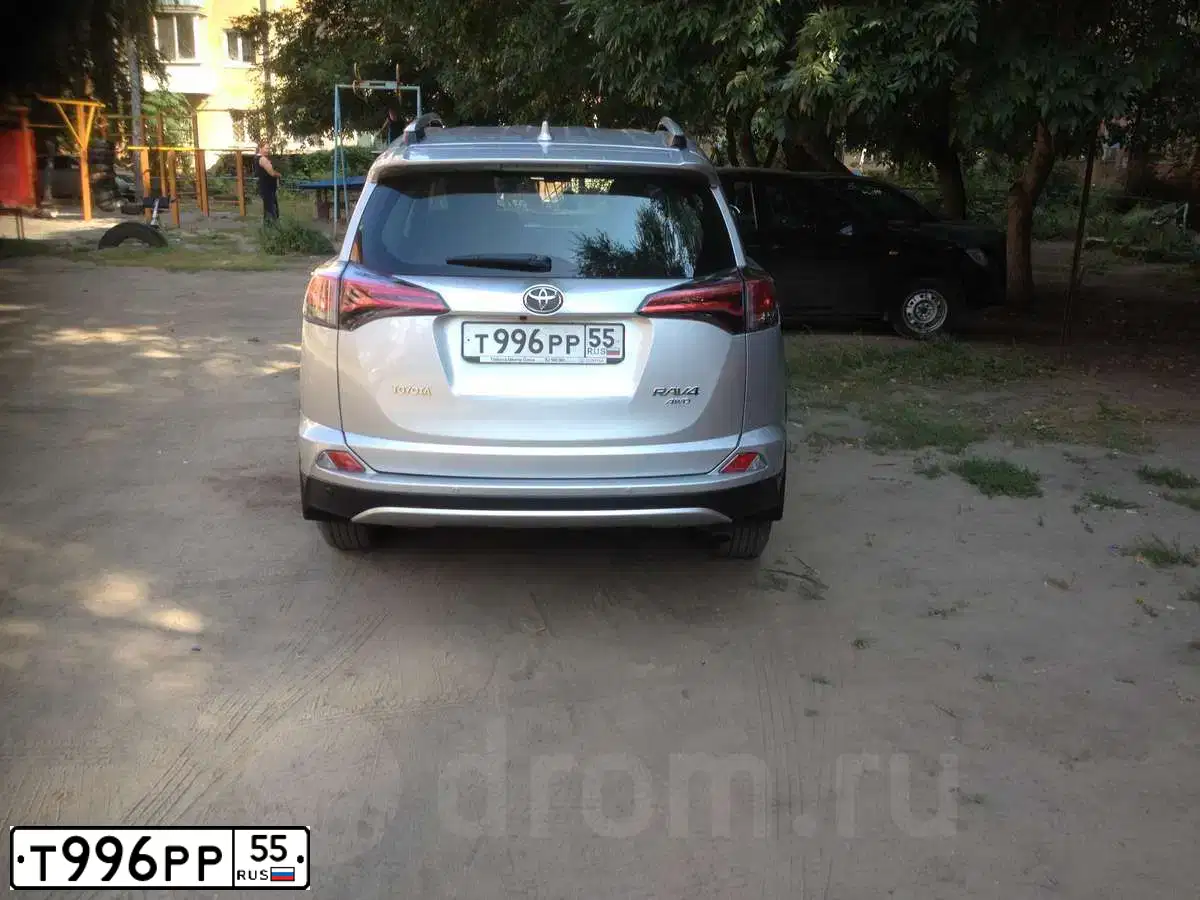 Фото автомобиля TOYOTA RAV4, 2015 — госномер Т996РР55. Цвет: серебристый