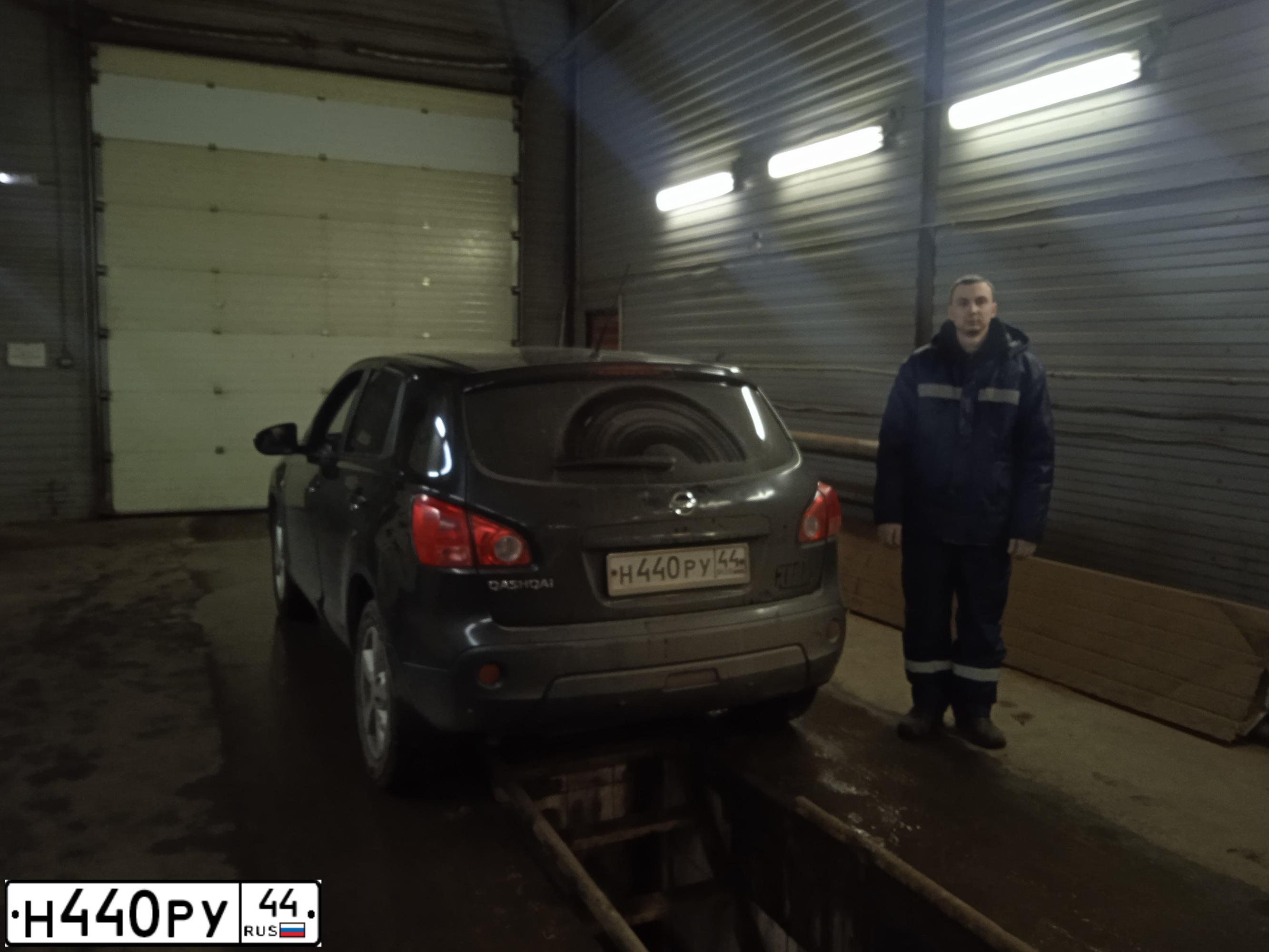 Фото автомобиля FORD FOCUS, 2005 — госномер В260ТМ69. Цвет: Темно-синий