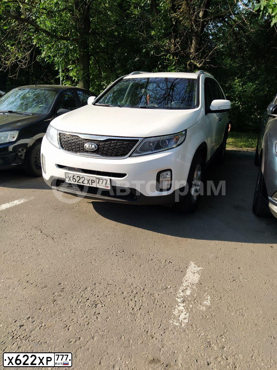 Фото автомобиля KIA SORENTO, 2017 — госномер Х622ХР777. Цвет: Белый