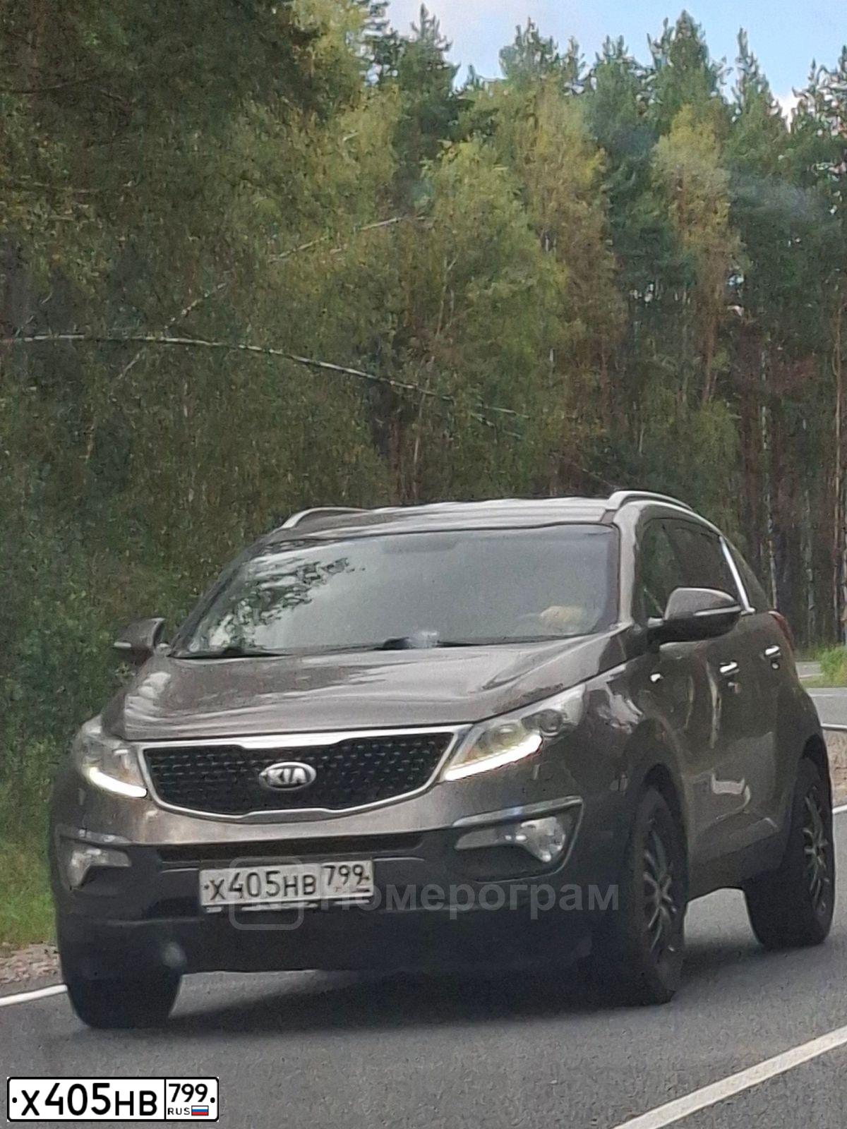 Фото автомобиля KIA SPORTAGE, 2014 — госномер Е040АТ177. Цвет: СЕРЫЙ
