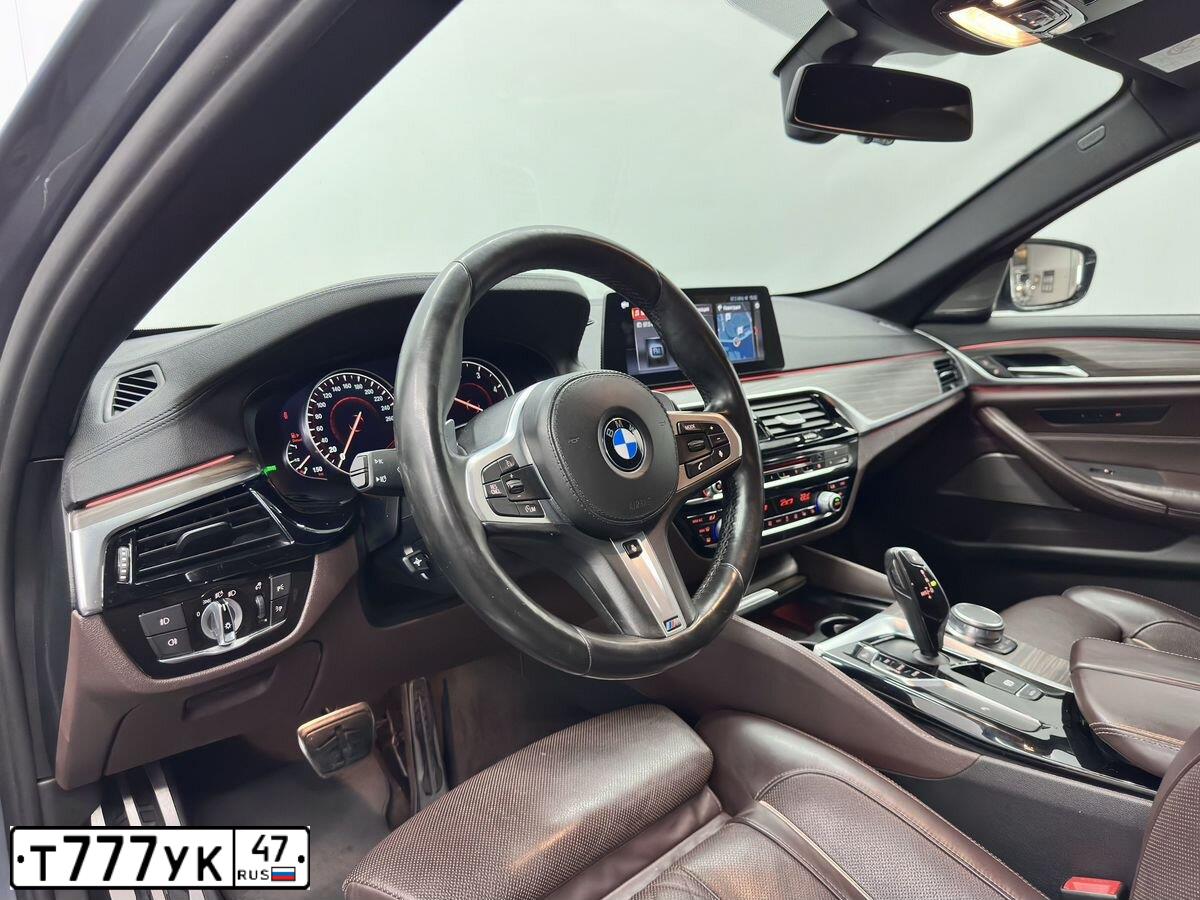 Фото автомобиля BMW 530D, 2018 — госномер Т120ЕТ550. Цвет: СЕРЫЙ