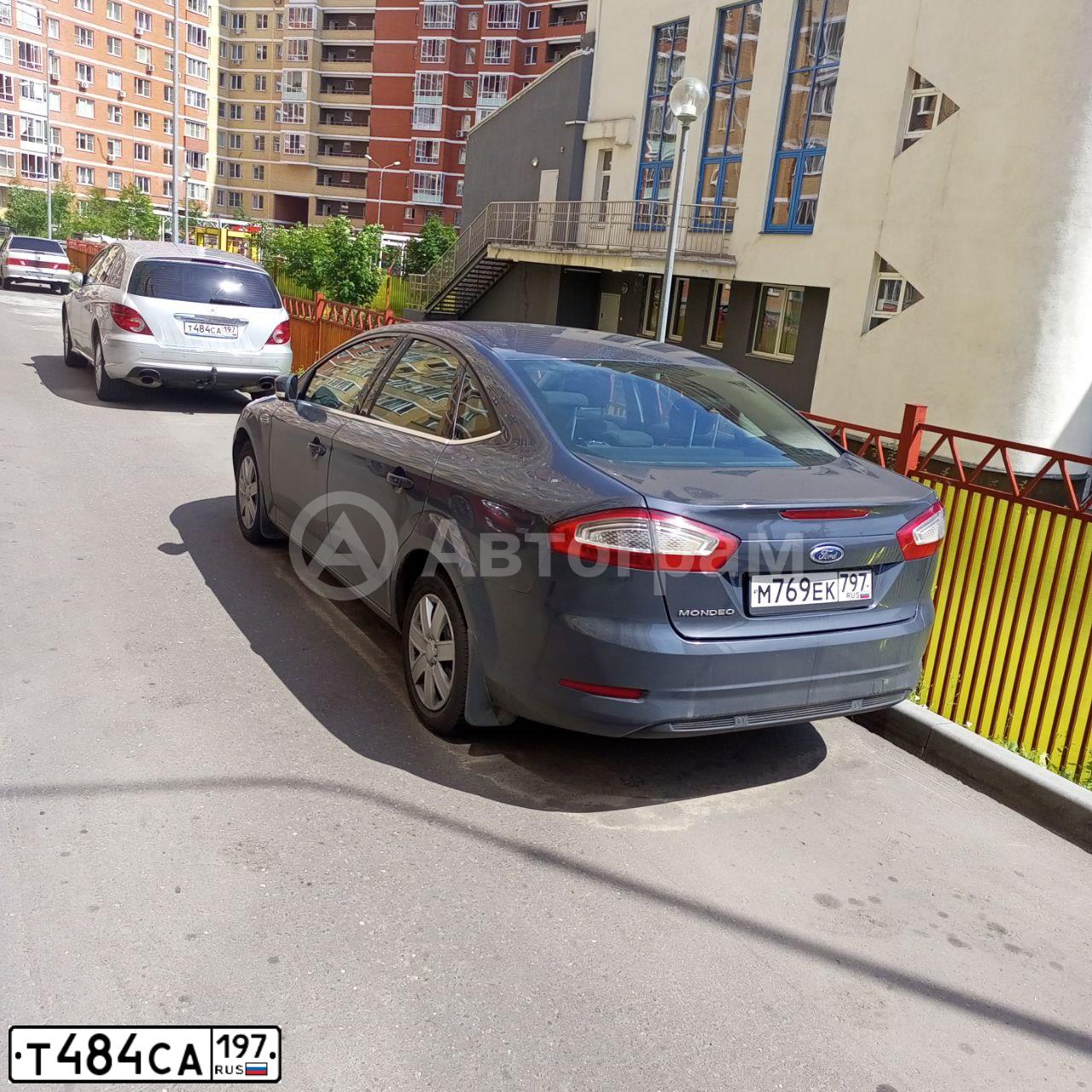 Фото автомобиля MERCEDES R-KLASSE, 2008 — госномер Р970АО977. Цвет: СЕРЕБРИСТЫЙ