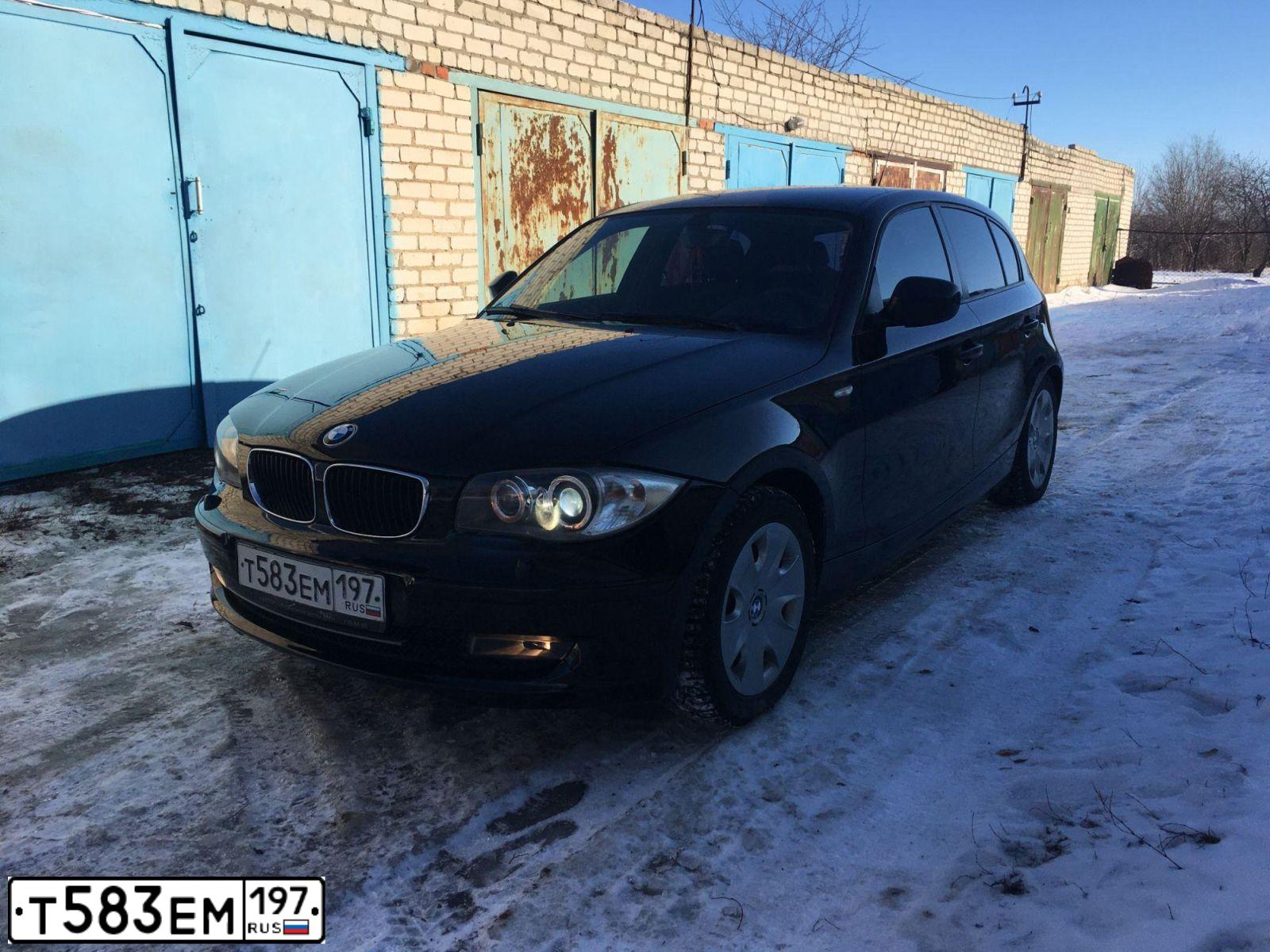 Фото автомобиля BMW SERIE 1, 2010 — госномер Т583ЕМ197. Цвет: ЧЕРНЫЙ