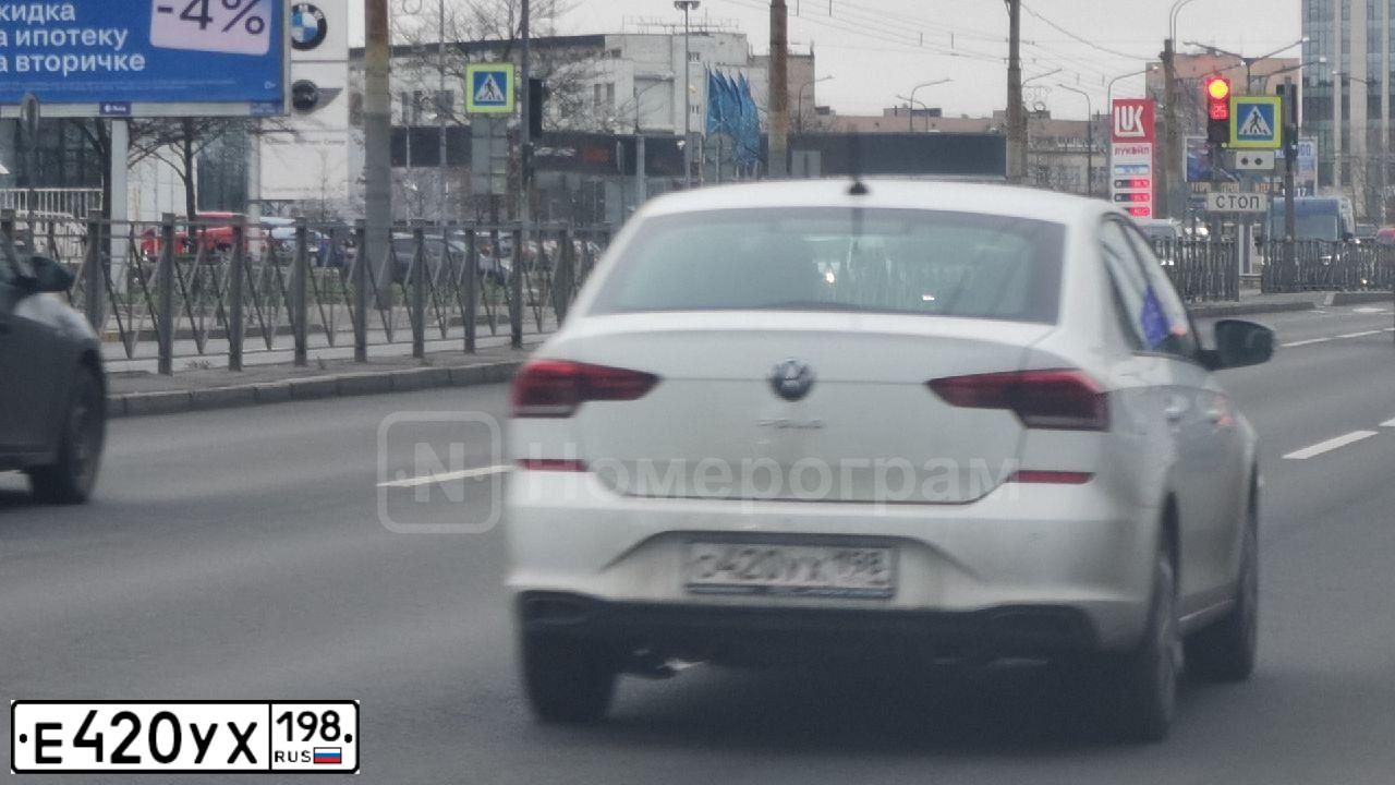 Фото автомобиля BMW X6, 2010 — госномер О032СА98. Цвет: Белый
