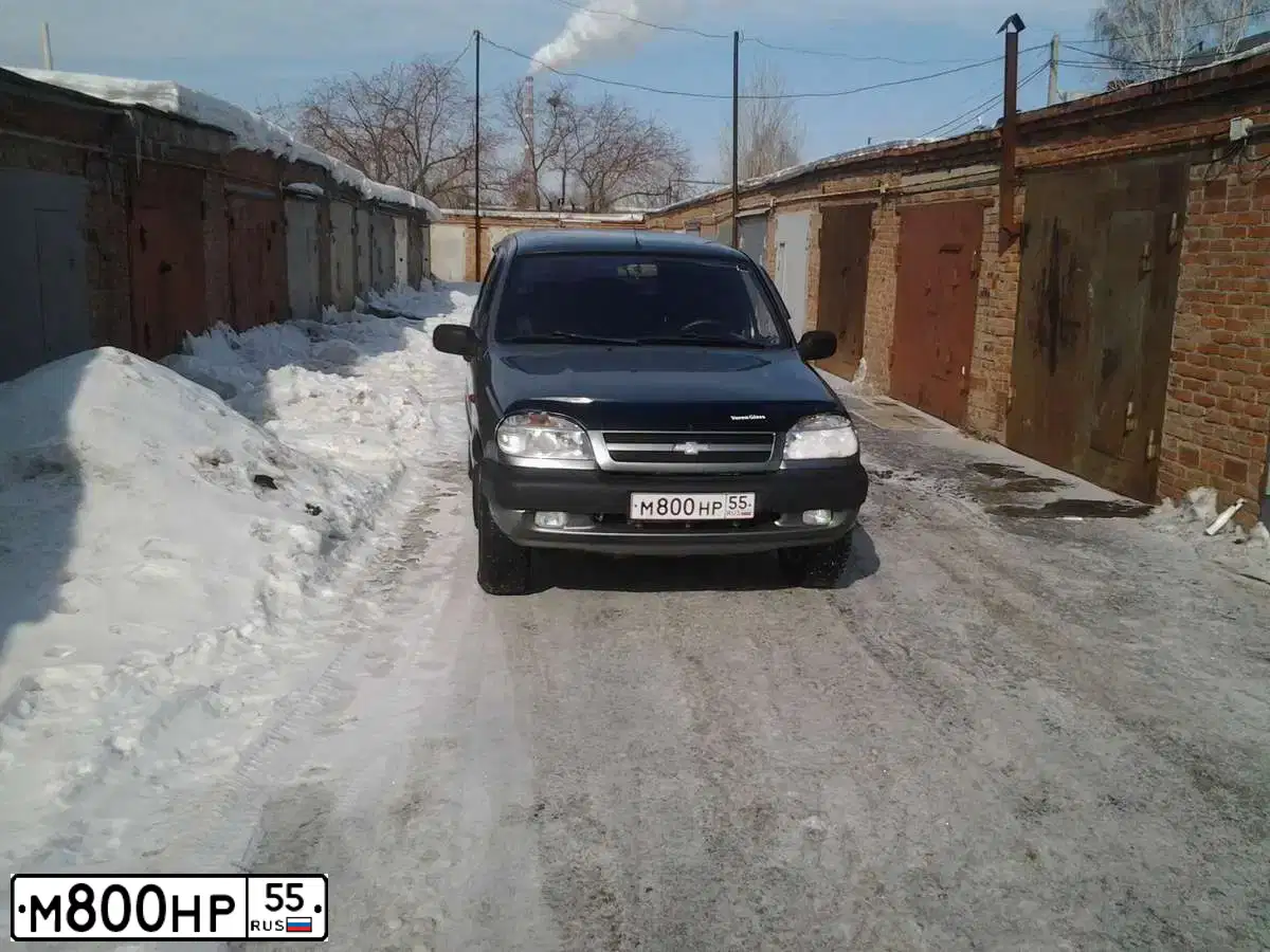 Фото автомобиля CHEVROLET NIVA, 2007 — госномер М800НР55. Цвет: СЕРЫЙ