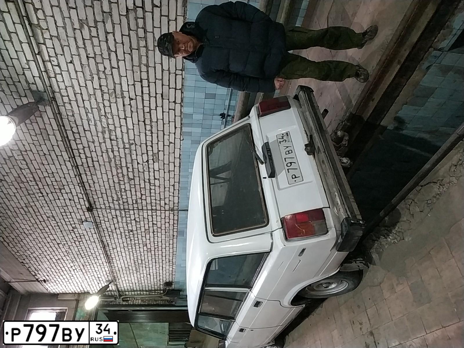 Фото автомобиля LADA 2104, 2003 — госномер Р797ВУ34. Цвет: ЯРКО БЕЛЫЙ