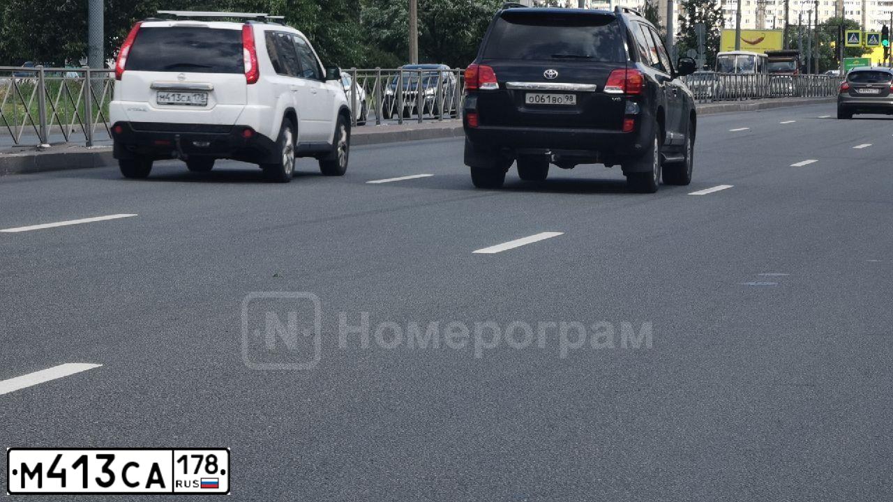 Фото автомобиля NISSAN X-TRAIL, 2012 — госномер М413СА178. Цвет: БЕЛЫЙ
