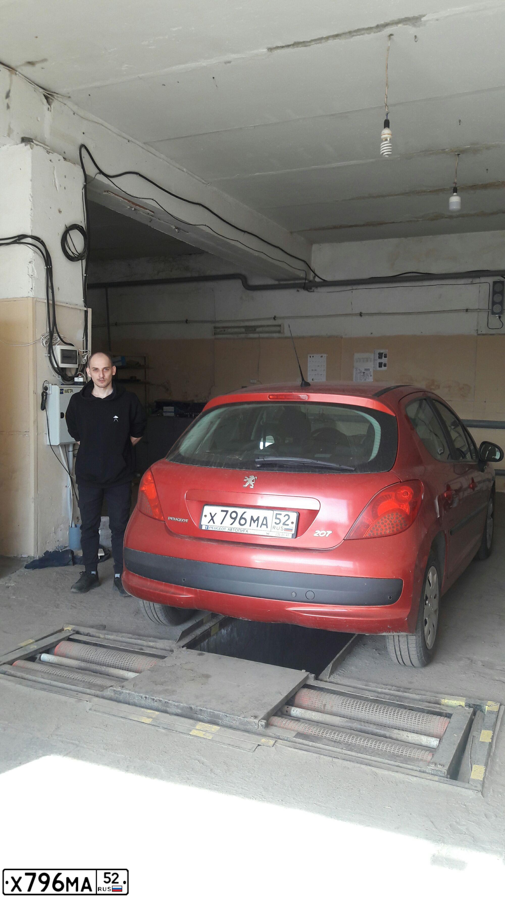 Фото автомобиля PEUGEOT T 207, 2008 — госномер Х796МА52. Цвет: Красный