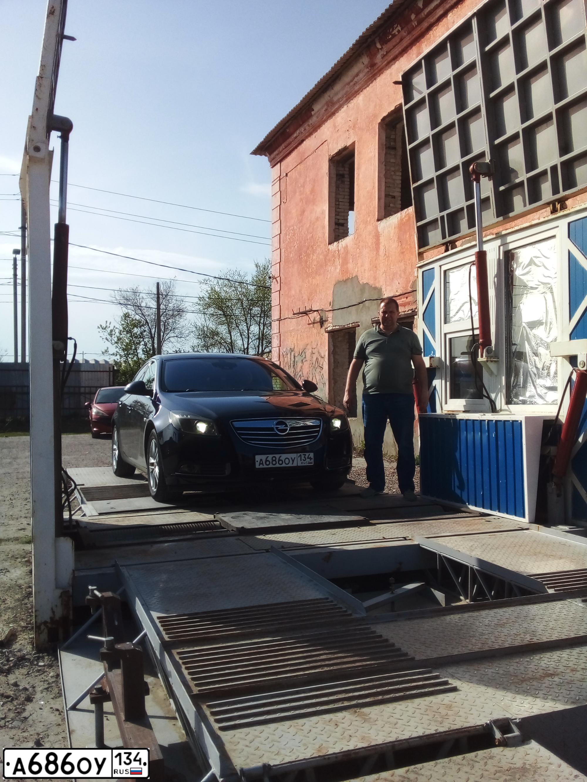 Фото автомобиля OPEL INSIGNIA, 2012 — госномер А686ОУ134. Цвет: ЛИЛОВЫЙ