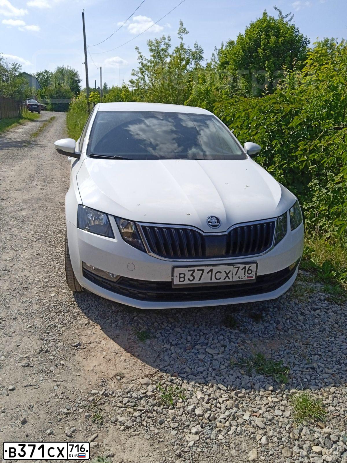 Фото автомобиля SKODA OCTAVIA, 2019 — госномер В371СХ716. Цвет: БЕЛЫЙ