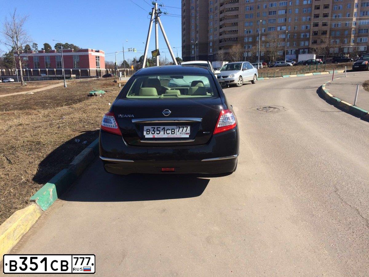 Фото автомобиля NISSAN TEANA, 2012 — госномер В351СВ777. Цвет: ЧЕРНЫЙ